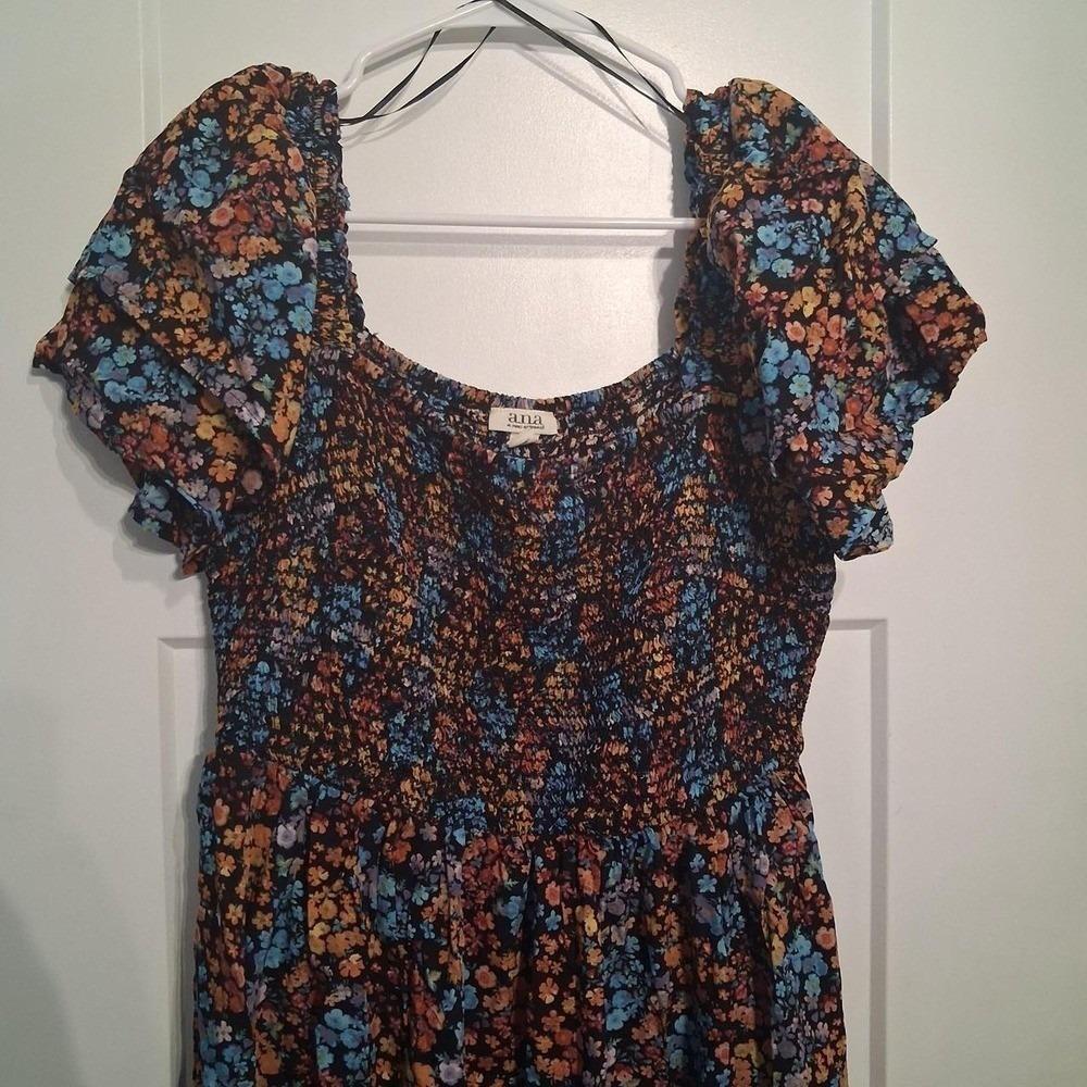 Size L a.n.a Smocked Floral Midi Dress with Puff Sleeves - Picture 2 of 7